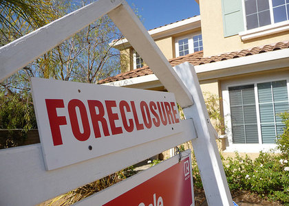 realtytrac-midyear-2013-foreclosure-market-report-foreclosure-starts-bank-repossessions